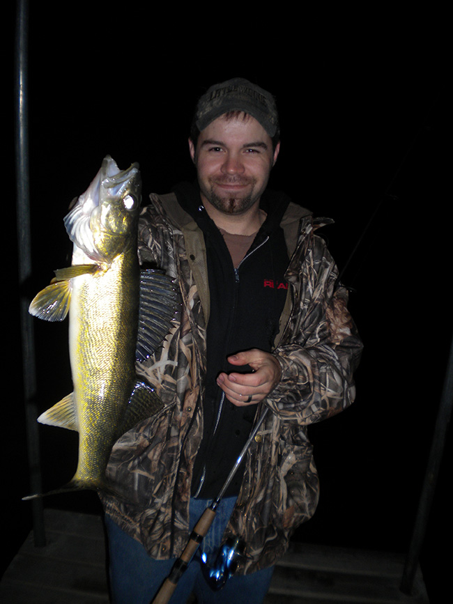 night-fishing-for-walleye